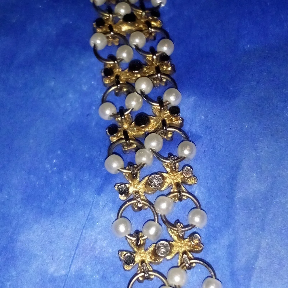 Beautiful Vintage Intricate Clover And Faux Pearl Bracelet 7 1/4 Inches